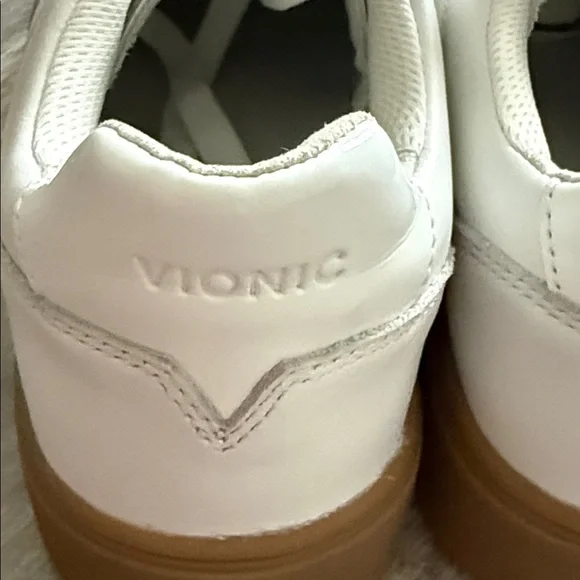 Vionic White Leather Women's Sneakers with Gum Sole VIONIC
Kimmie Court - Picture 8 of 10
